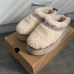 UGG tazz braid slippers in natural!